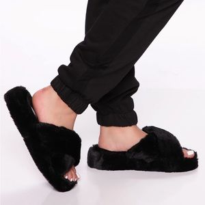 Black fuzzy womens slippers
